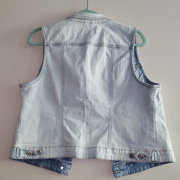 Reitmans Jeans Light Wash Denim Vest - Picture 3 of 4